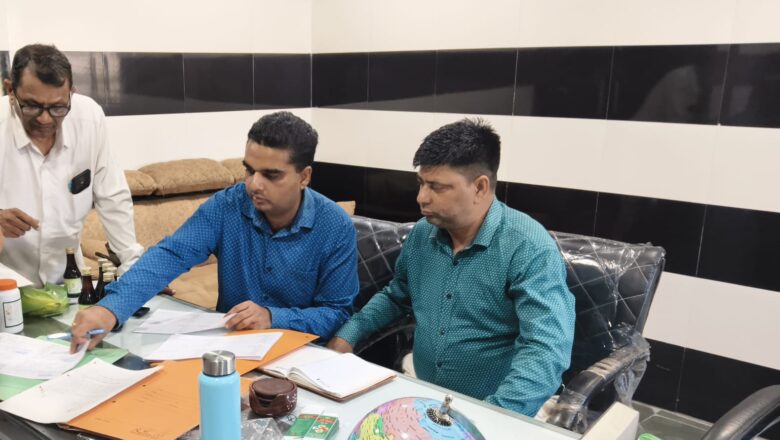 भगवानपुर में आयुर्वेदिक औषधि निर्माण इकाई का संयुक्त निरीक्षण, दो औषधियों के नमूने जांच को भेजे।