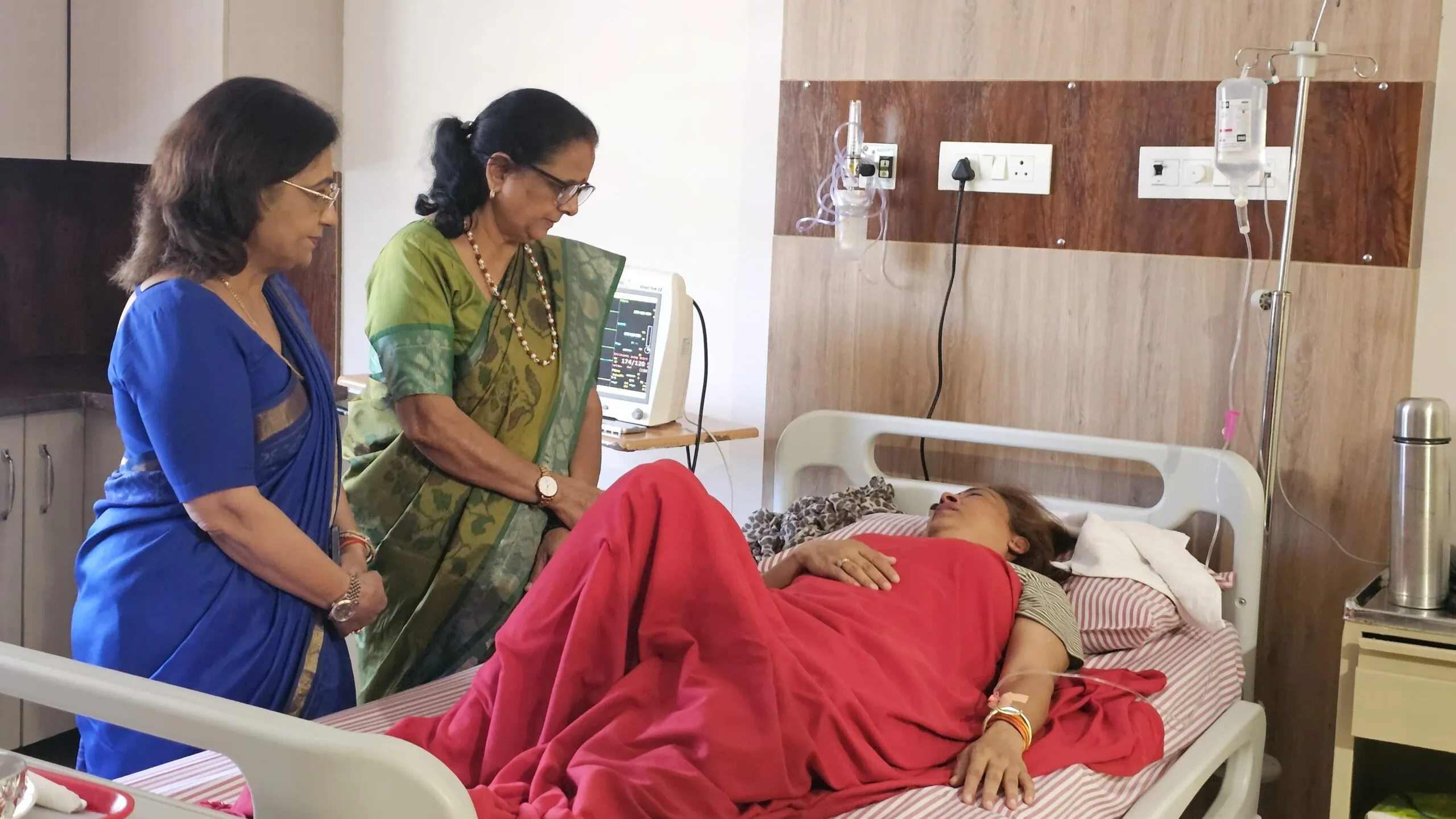 मंत्री रेखा आर्या से जुड़े वायरल प्रकरण पर महिला आयोग सख्त, निष्पक्ष जांच के निर्देश।