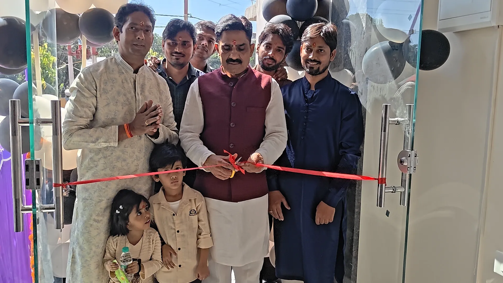 ऋषिकेश में जैसवाल ऑटोमोबाइल्स का भव्य शुभारंभ, इलेक्ट्रिक मोबिलिटी को मिलेगा बढ़ावा।