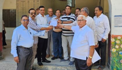 वरिष्ठ नागरिकों ने रेलवे किराया रियायत बहाल करने और पृथक मंत्रालय की मांग उठाई।
