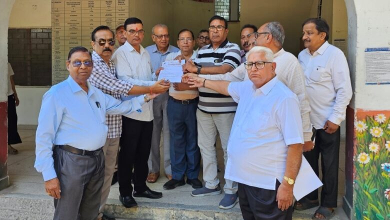 वरिष्ठ नागरिकों ने रेलवे किराया रियायत बहाल करने और पृथक मंत्रालय की मांग उठाई।