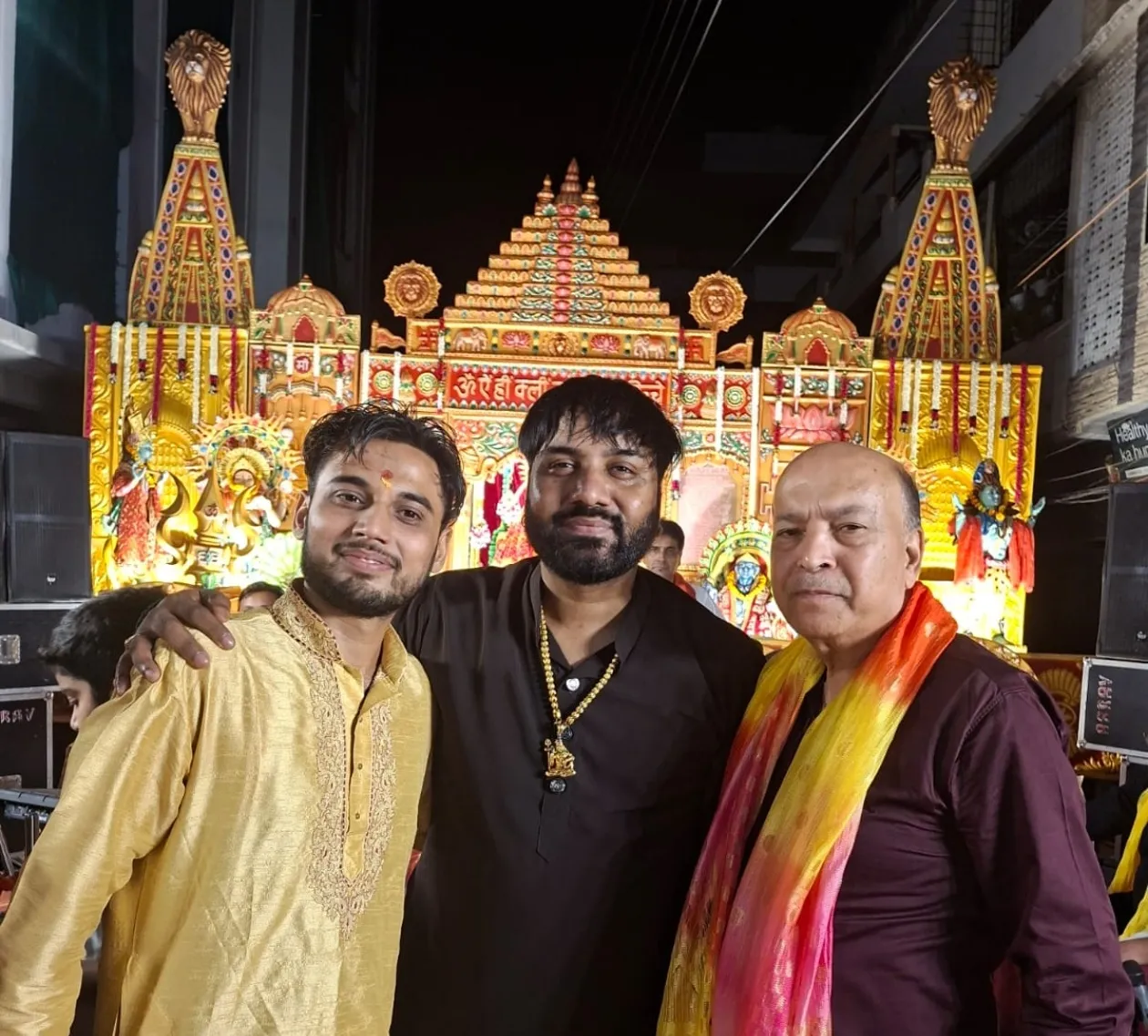 माँ भगवती की द्वितीय चौकी में गूंजे भजन, तरुण सागर ने बांधा समां।