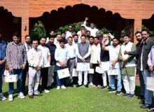 राज्य की कनेक्टिविटी, होम-स्टे, पर्यटन विकास, सौर ऊर्जा और जनकल्याणकारी योजनाओं के प्रयासों को जमकर सराहा