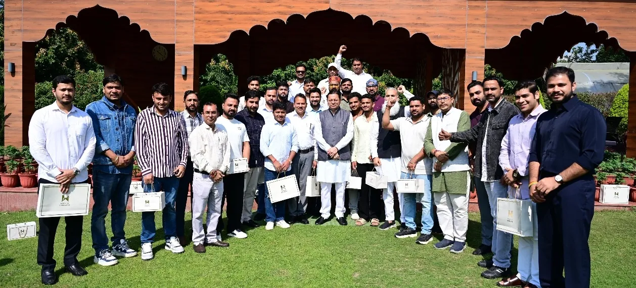 राज्य की कनेक्टिविटी, होम-स्टे, पर्यटन विकास, सौर ऊर्जा और जनकल्याणकारी योजनाओं के प्रयासों को जमकर सराहा