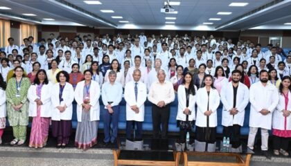 सफेद कोट पहनते ही भावी डॉक्टरों ने लिया मानवता की सेवा का संकल्प.