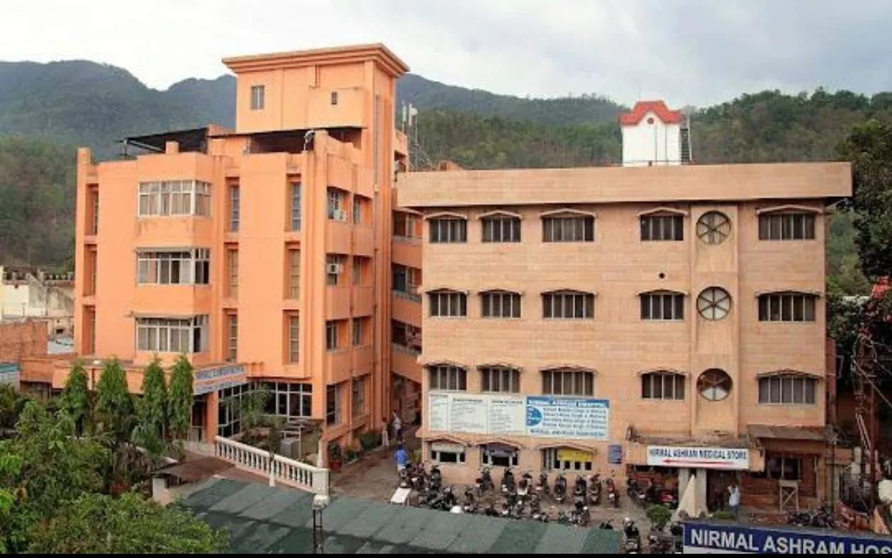 निर्मल आश्रम अस्पताल में विशेषज्ञ चिकित्सा सेवाओं का व्यापक विस्तार, आधुनिक सुविधाओं के साथ मरीजों को मिल रहा उपचार.