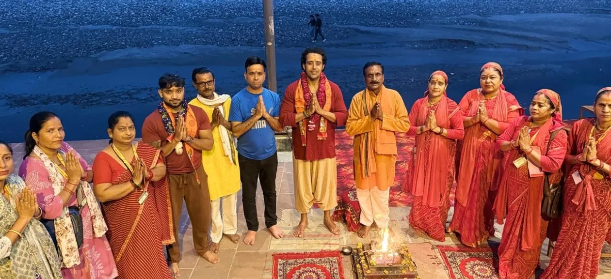 महिला गंगा आरती में पहुंचे बॉलीवुड अभिनेता अनिल चरणजीत, मां गंगा की आरती और हवन में हुए शामिल.