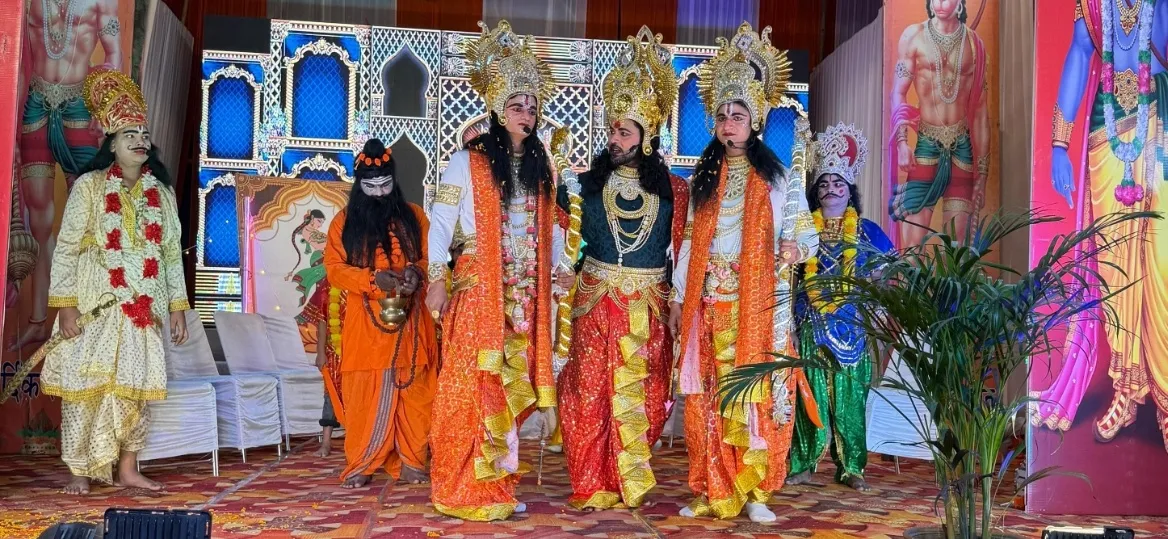 श्री निरंजनी मायापुर रामलीला में ताड़का वध का भव्य मंचन, रामभक्तों का उमड़ा जनसैलाब.