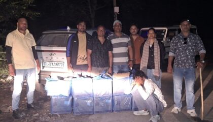 ऋषिकेश में अवैध शराब की 10 पेटियां बरामद, डिफेंस कैंटीन के फर्जी लेबल लगाकर बेचने की आशंका,