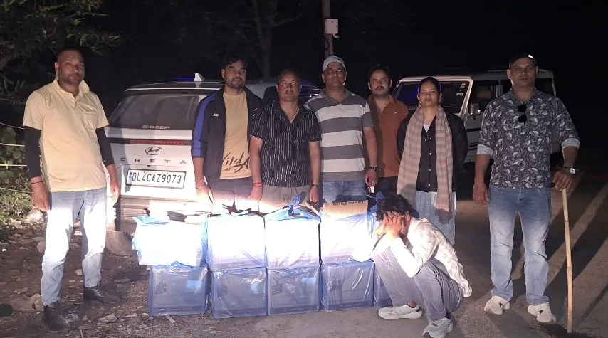 ऋषिकेश में अवैध शराब की 10 पेटियां बरामद, डिफेंस कैंटीन के फर्जी लेबल लगाकर बेचने की आशंका,