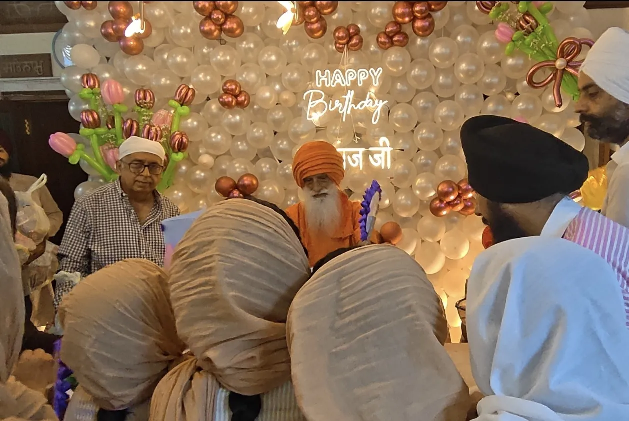निर्मल आश्रम में महंत बाबा राम सिंह जी महाराज का 77वां जन्मोत्सव धूमधाम से मनाया गया, देश-विदेश से पहुंचे श्रद्धालु।