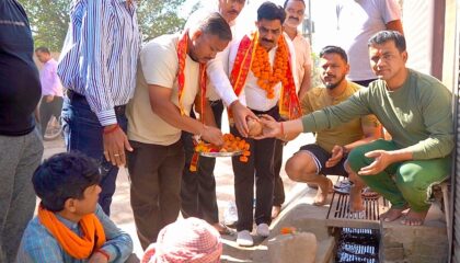 इंदिरा नगर में विकास को गति, वार्ड 38 और 39 के बीच नाली निर्माण का शुभारंभ।