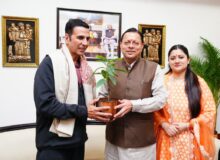 मुख्यमंत्री पुष्कर सिंह धामी से प्रसिद्ध फिल्म अभिनेता अक्षय कुमार ने की शिष्टाचार भेंट