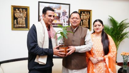मुख्यमंत्री पुष्कर सिंह धामी से प्रसिद्ध फिल्म अभिनेता अक्षय कुमार ने की शिष्टाचार भेंट