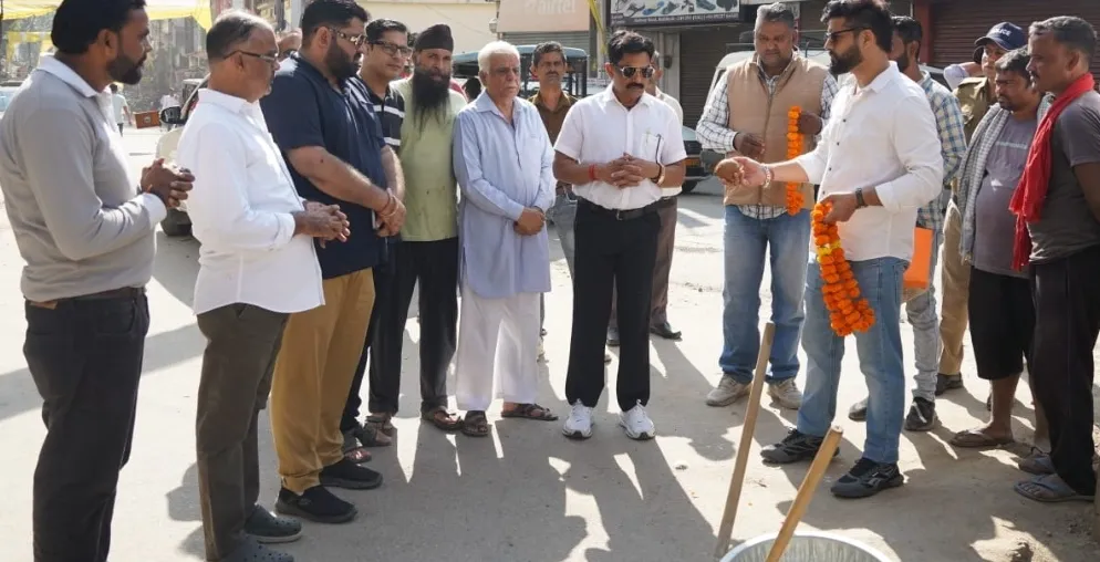 रेलवे रोड पर 6.68 लाख रुपये से बनेगा नाला, महापौर ने किया निर्माण कार्य का शुभारंभ.