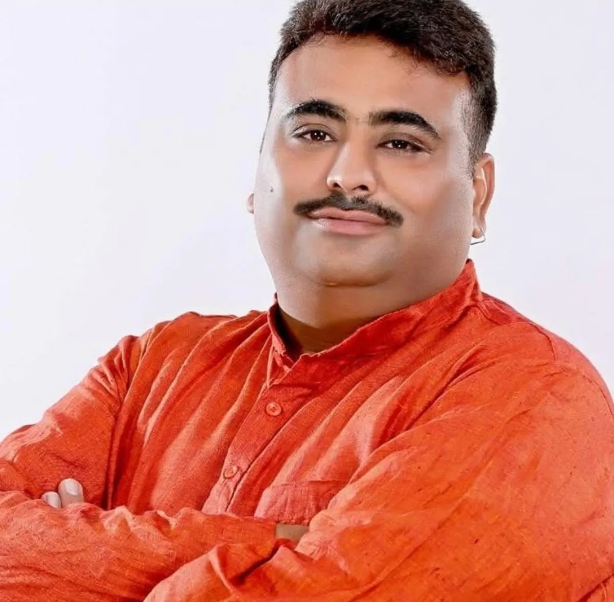 डोईवाला: ग्रामीणों की मांग पर शुरू हुआ सड़क निर्माण, पूर्व सीएम ओएसडी एवं राज्यमंत्री धीरेंद्र पंवार ने किया निरीक्षण.