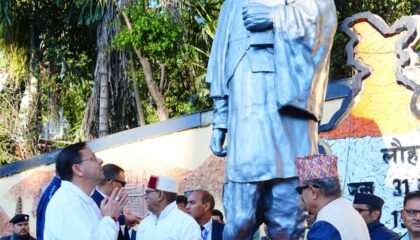 *घंटाघर पर सरदार वल्लभभाई पटेल को मुख्यमंत्री धामी ने दी पुष्पांजलि, राष्ट्र निर्माण में उनके योगदान को किया याद*