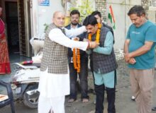 आवास विकास की गली नंबर-03 में 11 लाख रुपये से बनेगी सड़क, महापौर शम्भू पासवान ने किया निर्माण कार्य का शुभारंभ*