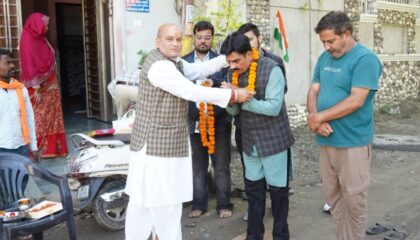 आवास विकास की गली नंबर-03 में 11 लाख रुपये से बनेगी सड़क, महापौर शम्भू पासवान ने किया निर्माण कार्य का शुभारंभ*